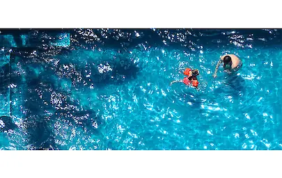 SwimSmart parent and child enjoy HealthySwimming