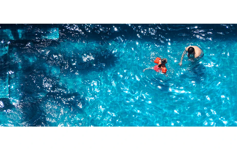 SwimSmart parent and child enjoy HealthySwimming