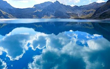 lago y nube