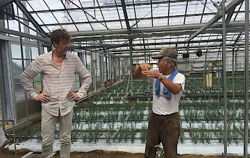 Un producteur japonais discute du début du sentier