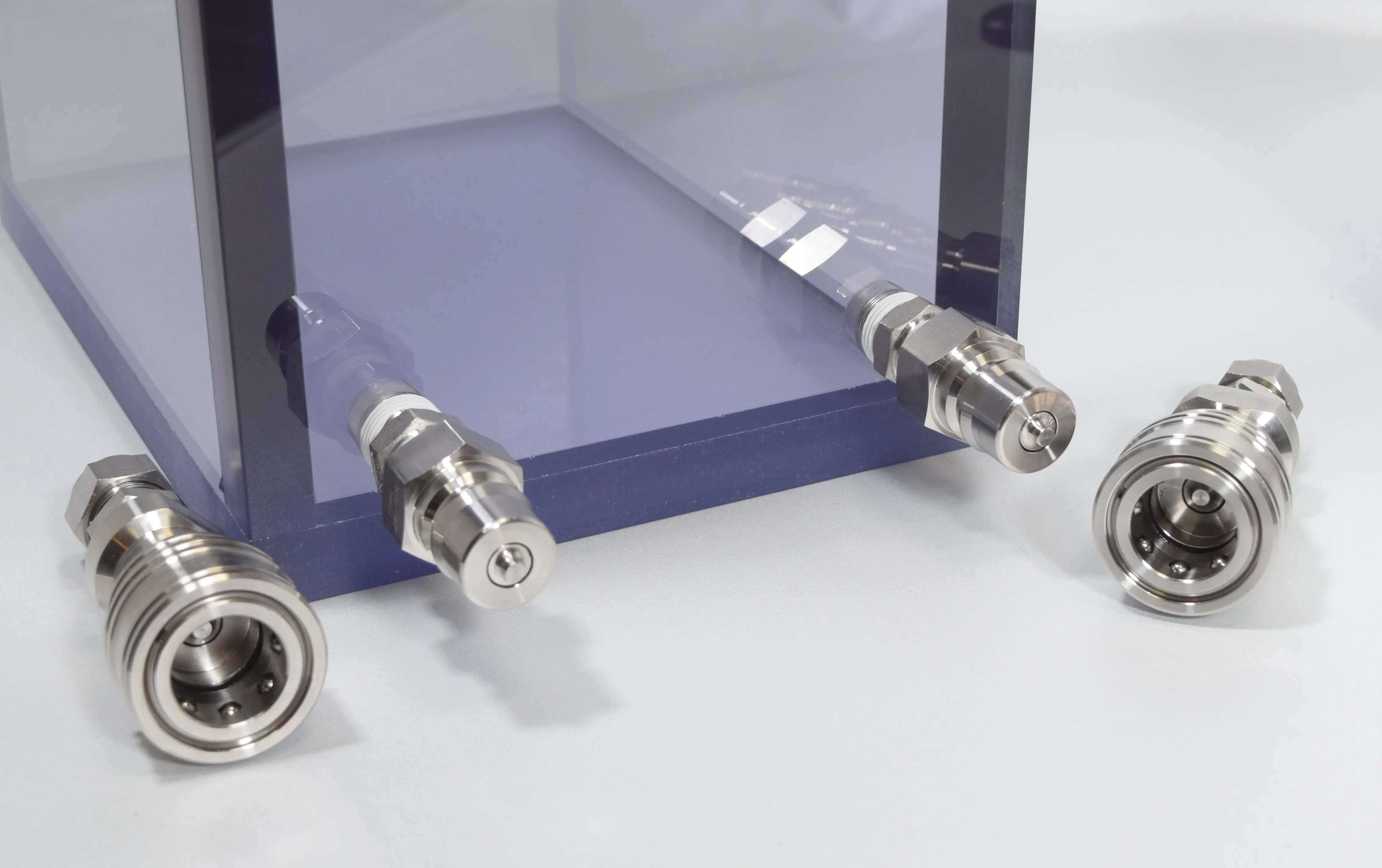 مخزن آب برای تحقیقات آزمایشگاهی، بدون اتصالات قطره‌ای. - Image 5